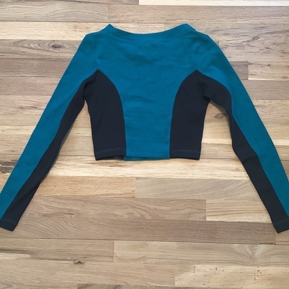 Urban Outfitters Long Sleeve Crewneck Crop Top Black & Teal Women’s XS - Picture 9 of 11
